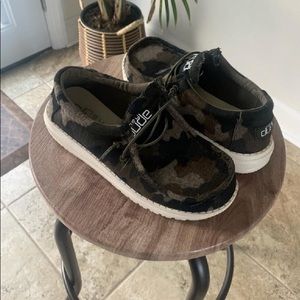 Hey Dudes Camo Kids look brand hammer new very comfortable